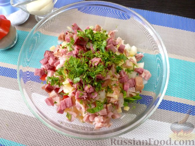 Фото приготовления рецепта: Мясной салат  "Куртизанка" с грушей и яблоком - шаг №11