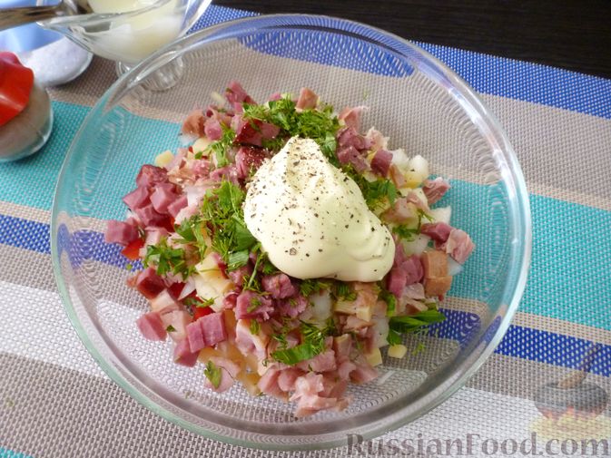 Фото приготовления рецепта: Мясной салат  "Куртизанка" с грушей и яблоком - шаг №12