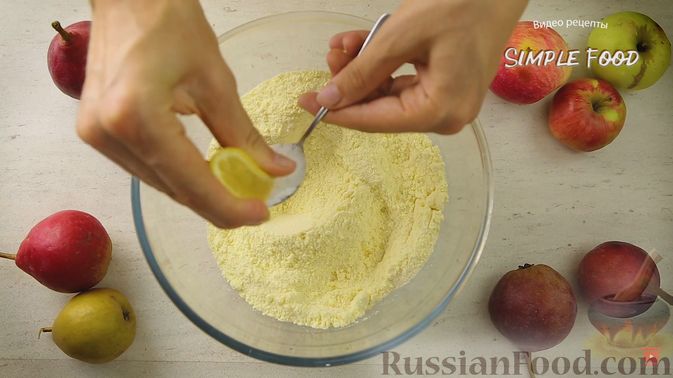 Фото приготовления рецепта: Кукурузно-манный пирог с грушами (без яиц) - шаг №2