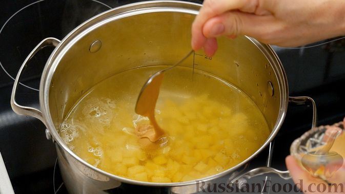 Фото приготовления рецепта: Быстрый суп "Цветная-ветчина" - шаг №2