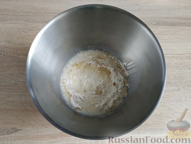 Фото приготовления рецепта: Пирог с вишнёвым вареньем - шаг №4