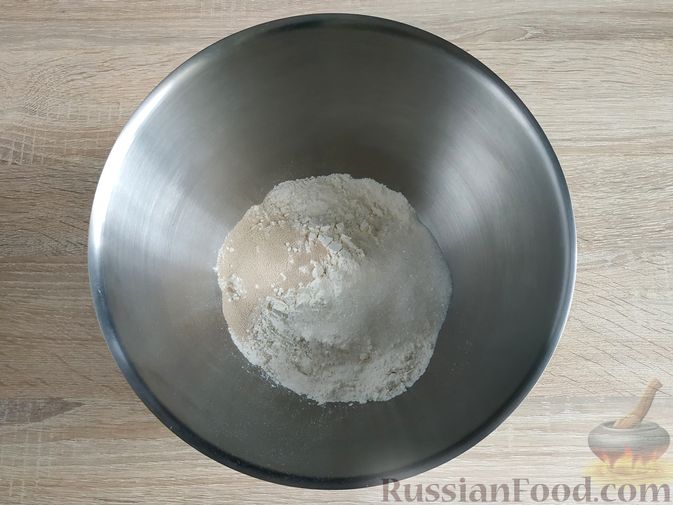 Фото приготовления рецепта: Пирог с вишнёвым вареньем - шаг №2