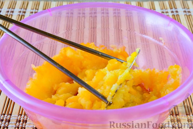 Фото приготовления рецепта: Ленивые вареники с картошкой и тыквой - шаг №4