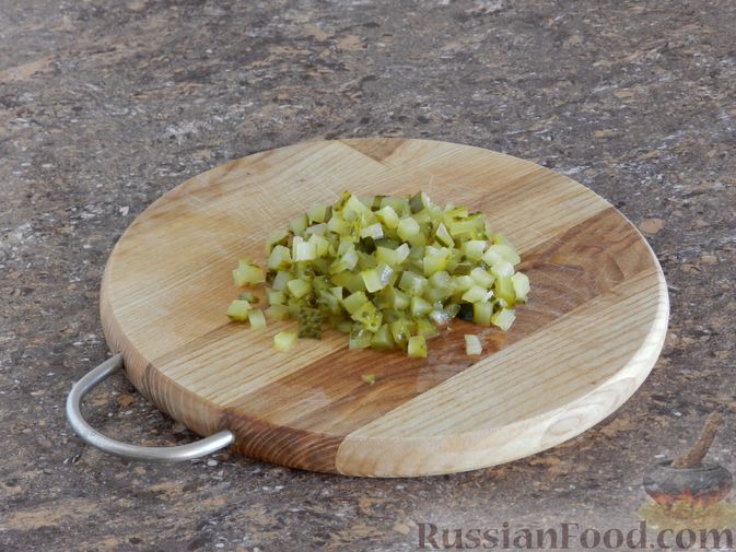 Фото приготовления рецепта: Мясной салат в блинчиках - шаг №6
