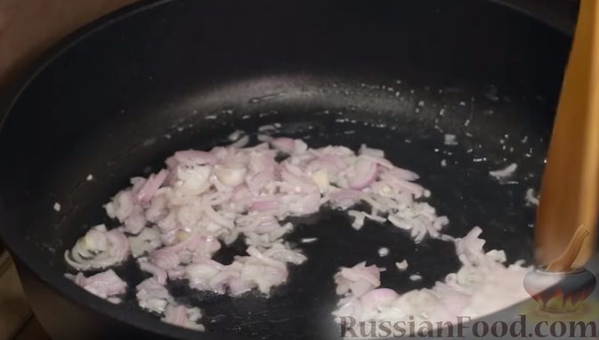 Фото приготовления рецепта: Необычный праздничный салат с мясом - шаг №2