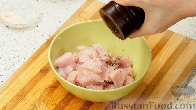 Фото приготовления рецепта: Айвовая курица с медово-ягодным соусом - шаг №1