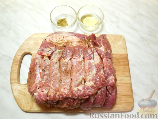 Фото приготовления рецепта: Свинина, запечённая с грушами - шаг №3