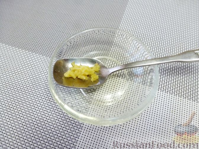 Фото приготовления рецепта: Молочный коктейль с хурмой и мандаринами - шаг №4