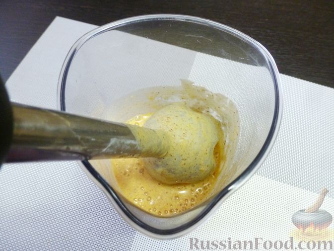 Фото приготовления рецепта: Молочный коктейль с хурмой и мандаринами - шаг №7