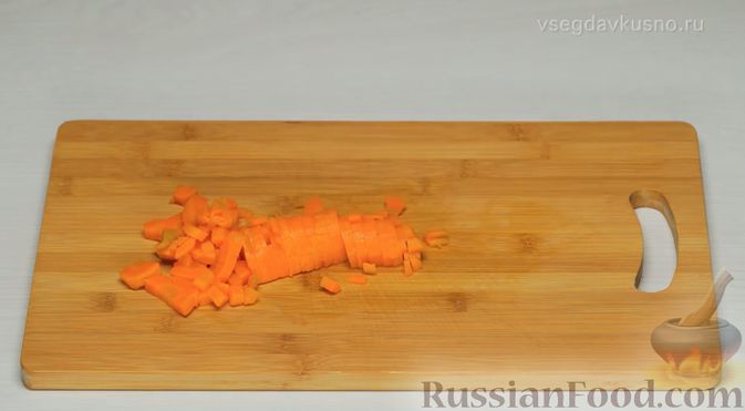 Фото приготовления рецепта: Крабовый салат с морковью и огурцом - шаг №3