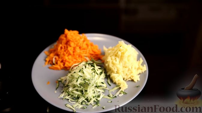 Фото приготовления рецепта: Слоёный салат со шпротами и зелёным горошком (без майонеза) - шаг №1