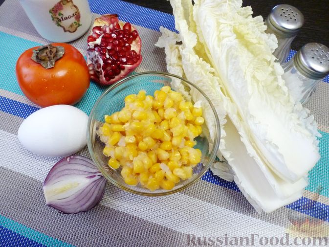 Фото приготовления рецепта: Салат из пекинской капусты с хурмой - шаг №1