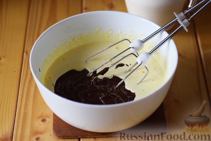Фото приготовления рецепта: Шоколадная помадка с вишней и миндалем - шаг №6