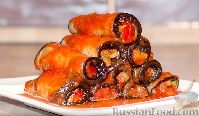 Фото приготовления рецепта: Рулетики из баклажанов, маринованные в томатном соусе - шаг №16