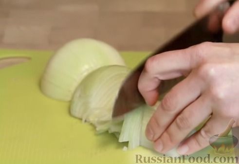 Фото приготовления рецепта: Рулетики из баклажанов, маринованные в томатном соусе - шаг №4