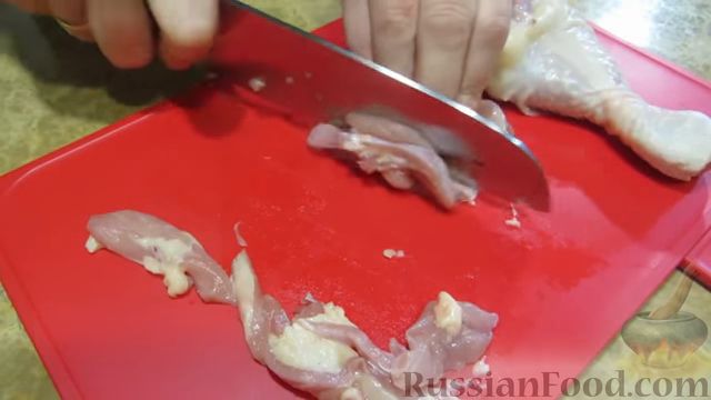 Фото приготовления рецепта: Куриный террин с клюквой и сыром - шаг №2