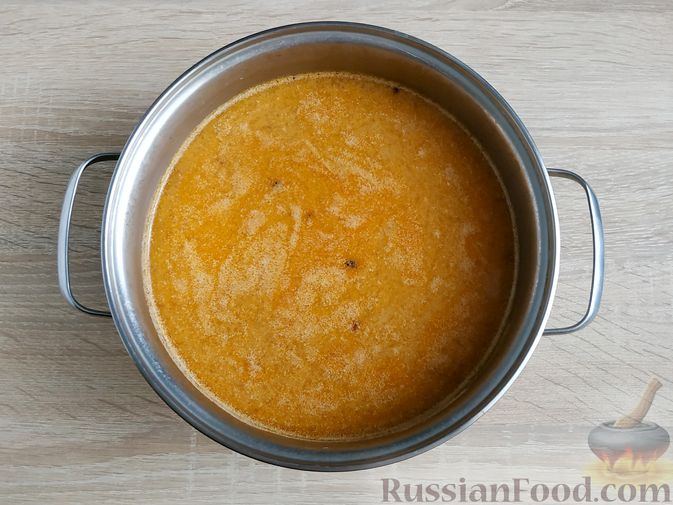 Фото приготовления рецепта: Сырный суп с фаршем - шаг №9