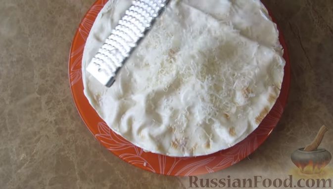 Фото приготовления рецепта: Закусочный торт из лаваша, с вяленым мясом - шаг №16