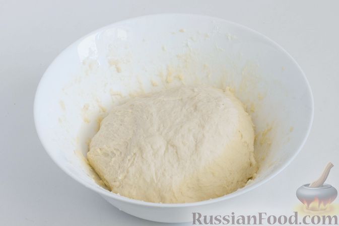 Фото приготовления рецепта: Фокачча с луком и клюквой - шаг №5