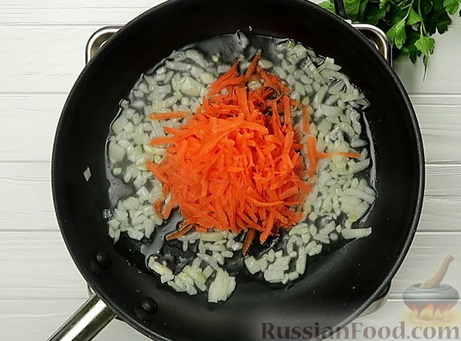 Фото приготовления рецепта: Рассольник "Кубанский" с куриными сердечками и фасолью - шаг №3