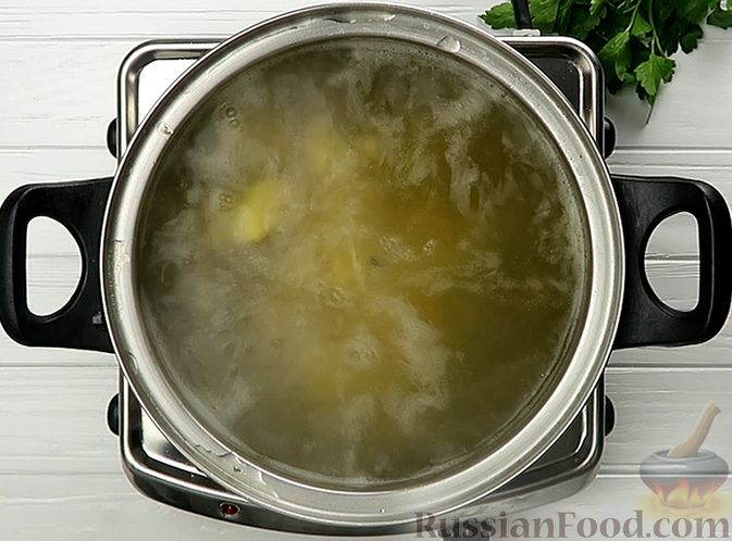 Фото приготовления рецепта: Рассольник "Кубанский" с куриными сердечками и фасолью - шаг №8