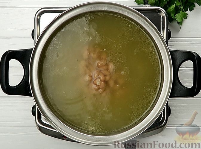 Фото приготовления рецепта: Рассольник "Кубанский" с куриными сердечками и фасолью - шаг №9