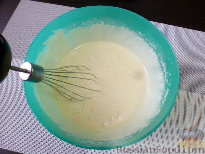 Фото приготовления рецепта: Медовые дрожжевые булочки на молоке - шаг №2