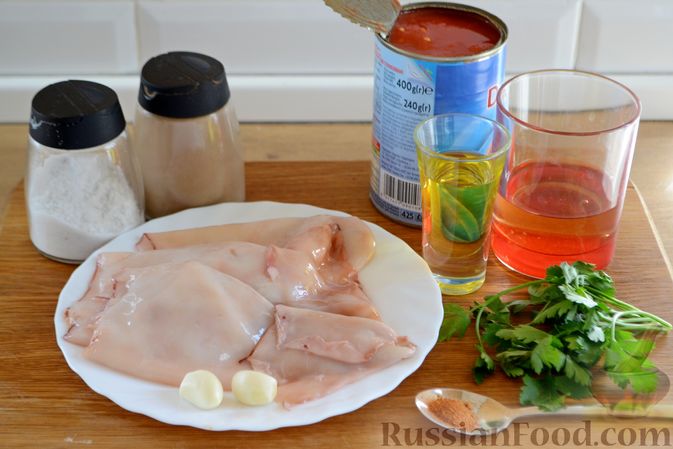 Фото приготовления рецепта: Кальмары в остром томатном соусе - шаг №1