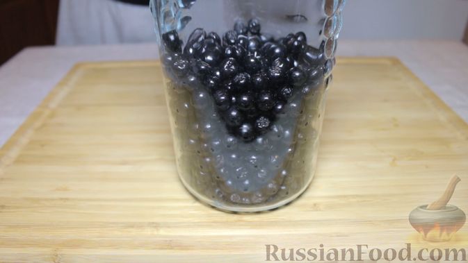 Фото приготовления рецепта: Настойка из черноплодной рябины на водке - шаг №1