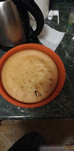 Фото приготовления рецепта: Медовые дрожжевые булочки на молоке - шаг №4
