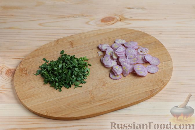 Фото приготовления рецепта: Запечённая скумбрия с помидорами и оливками, под сыром - шаг №3
