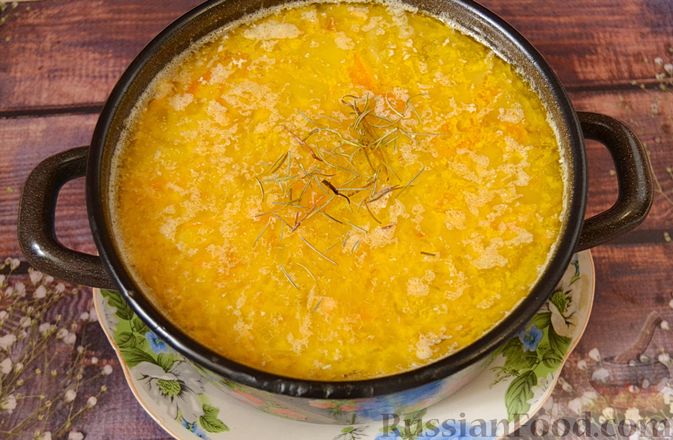 Фото приготовления рецепта: Суп из скумбрии с картофелем и рисом - шаг №12
