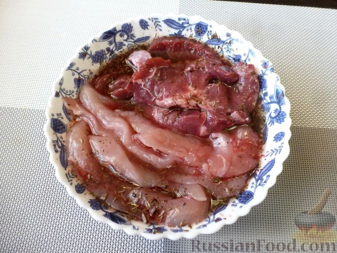 Фото приготовления рецепта: Буженина "Мясное ассорти" (из свинины, говядины и курицы) - шаг №3