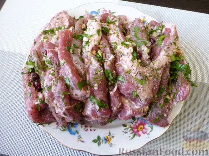 Фото приготовления рецепта: Буженина "Мясное ассорти" (из свинины, говядины и курицы) - шаг №17