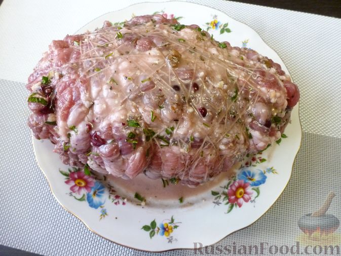 Фото приготовления рецепта: Буженина "Мясное ассорти" (из свинины, говядины и курицы) - шаг №18
