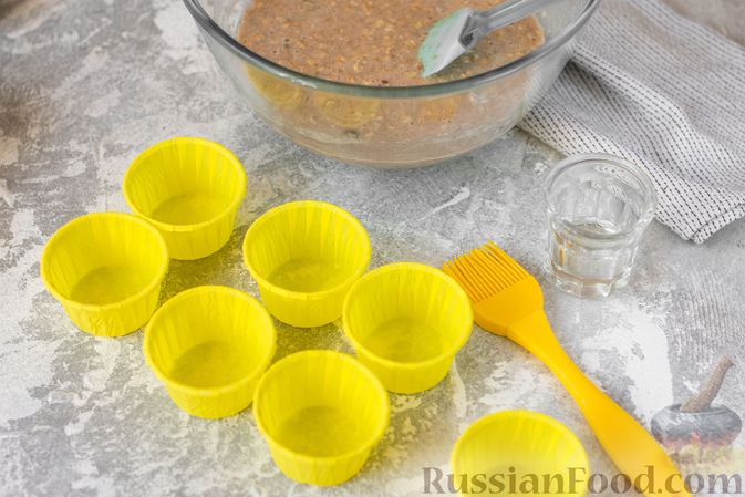 Фото приготовления рецепта: Овсяные кексы с семечками и клюквой - шаг №6
