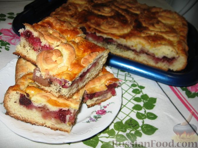 Фото приготовления рецепта: Пирог с яблоками и ежевикой - шаг №7