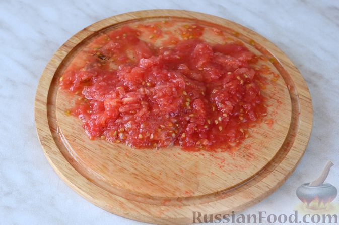 Фото приготовления рецепта: Острый томатный суп с копчёными колбасками - шаг №7