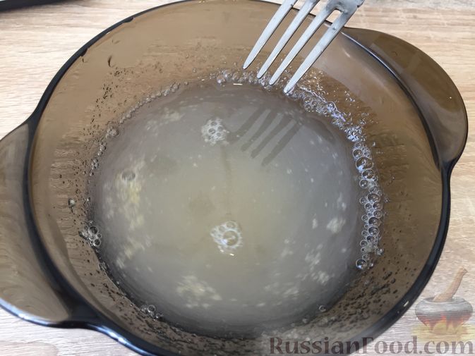 Фото приготовления рецепта: Томатный суп с мясным фаршем и булгуром - шаг №11
