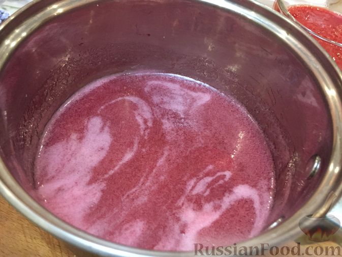 Фото приготовления рецепта: Джем из красной смородины и малины - шаг №5
