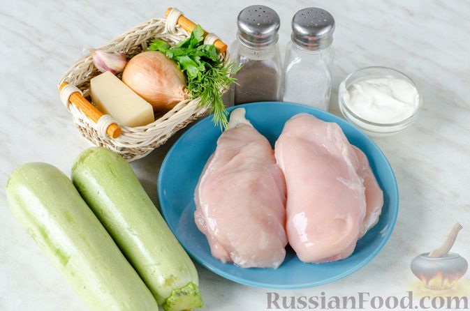 Фото приготовления рецепта: Шашлык из кабачков и куриных тефтелек, в духовке - шаг №1
