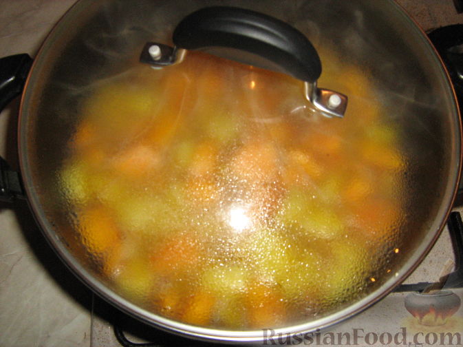 Фото приготовления рецепта: Суп-пюре из тыквы и картофеля - шаг №6
