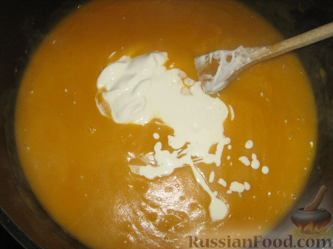Фото приготовления рецепта: Суп-пюре из тыквы и картофеля - шаг №8