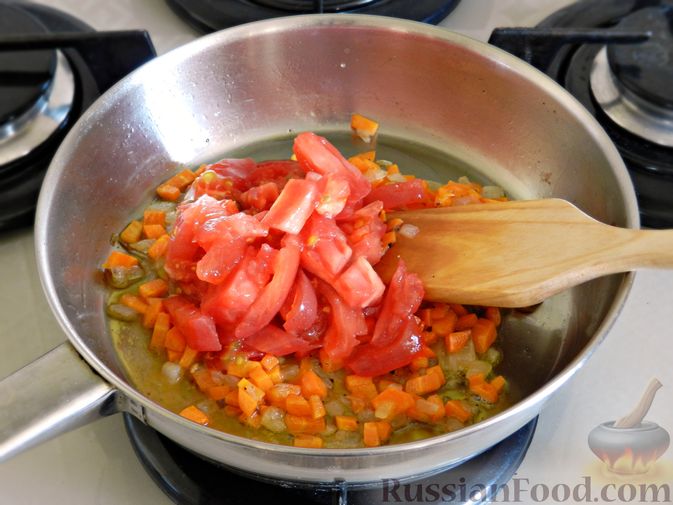 Фото приготовления рецепта: Овощной суп из пекинской капусты со свежим горошком - шаг №5