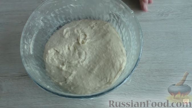 Фото приготовления рецепта: Абрикосовый пирог с посыпкой (штрейзелем) - шаг №7