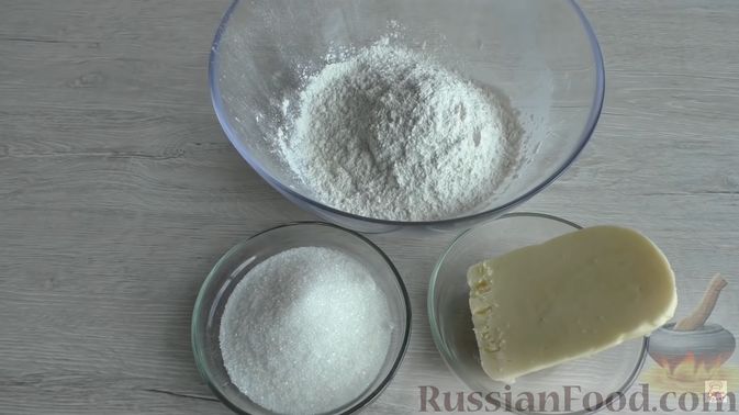 Фото приготовления рецепта: Абрикосовый пирог с посыпкой (штрейзелем) - шаг №9