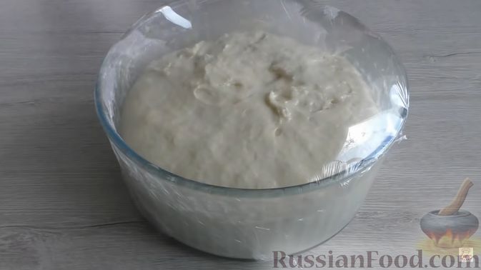Фото приготовления рецепта: Абрикосовый пирог с посыпкой (штрейзелем) - шаг №8
