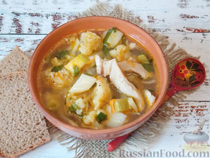 Фото к рецепту: Суп с цветной капустой, кабачками и сладким перцем