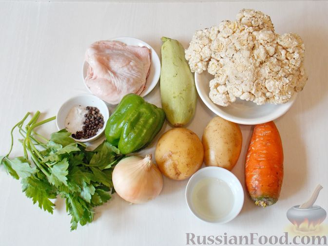 Фото приготовления рецепта: Суп с цветной капустой, кабачками и сладким перцем - шаг №1