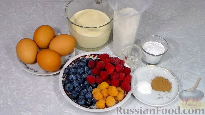 Фото приготовления рецепта: Торт "Павлова" из безе со взбитыми сливками и ягодами - шаг №1